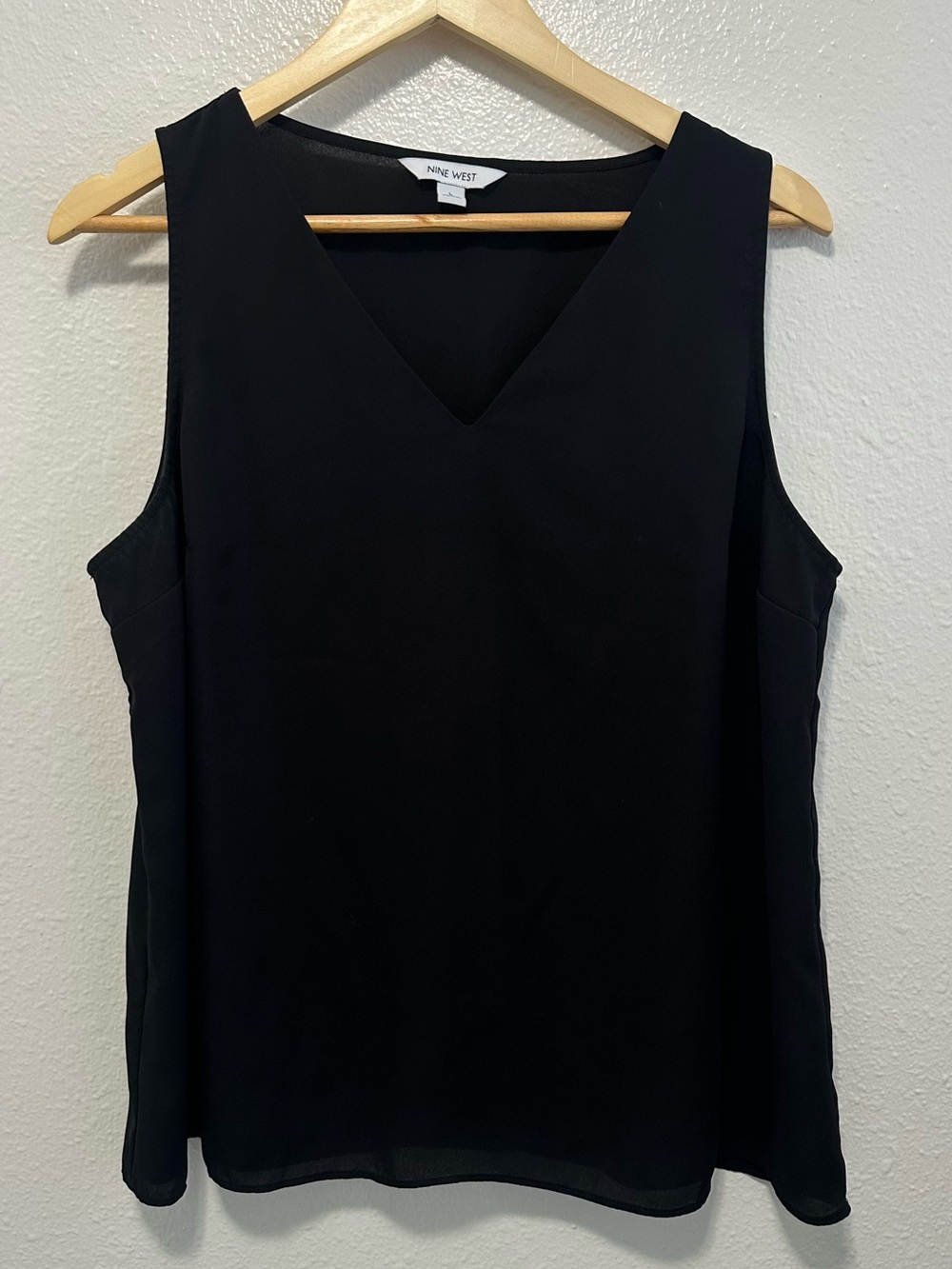 Nine West Black V-Neck Sleeveless Top